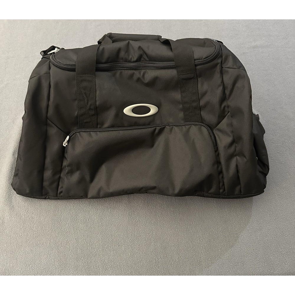 Oakley FOS901099 55L Gym to Street Duffel Bag in Blackout